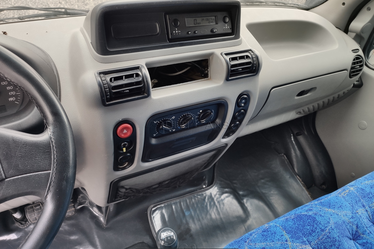 Renault Master Minibus - 08/08 19