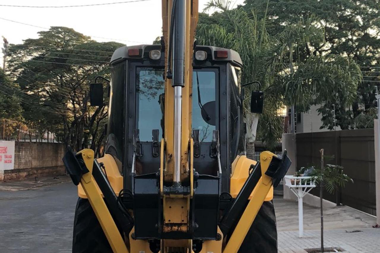 New Holland B95B - 12/12 3