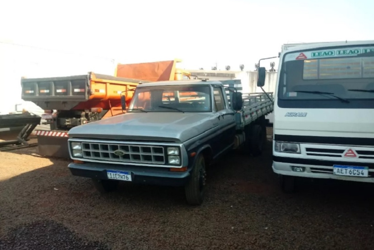 Ford F4000 - 87/87 3