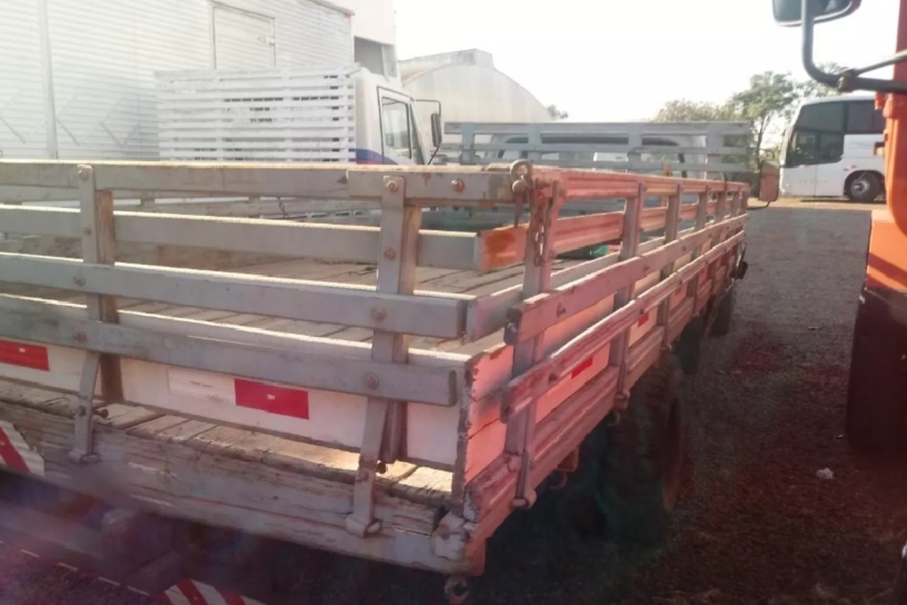 Ford F4000 - 87/87 4