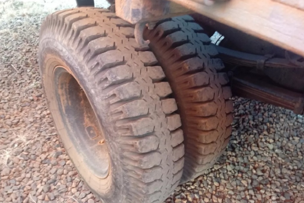 Ford F4000 - 87/87 12