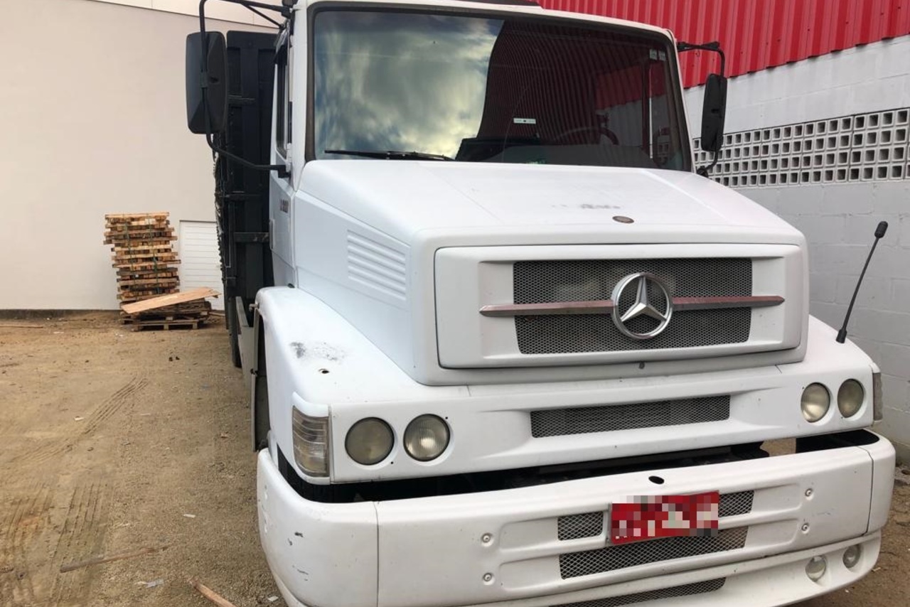 Mercedes Benz MB 1620 - 04/04 2