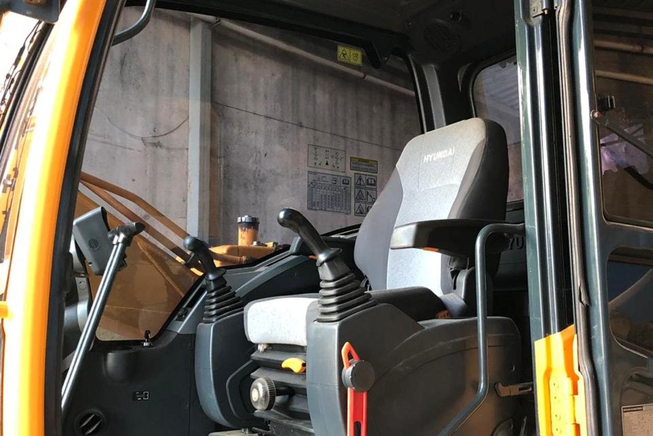 Hyundai R140 - 16/16 4