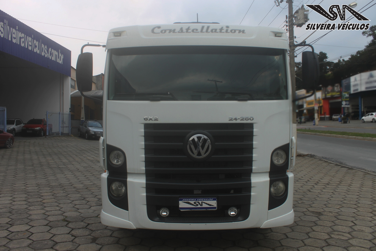 Volkswagen 24-250 E Constellation 3-Eixos - 10/11 2