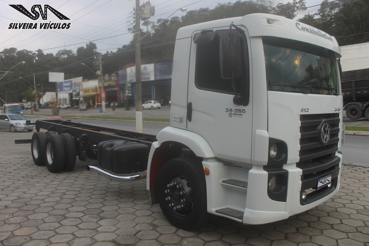 Volkswagen 24-250 E Constellation 3-Eixos - 10/11 3