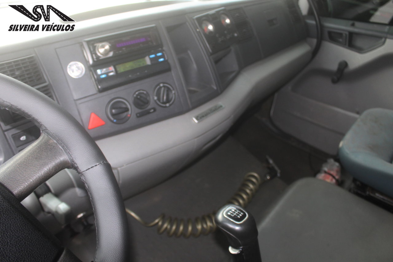Volkswagen 24-250 E Constellation 3-Eixos - 10/11 11