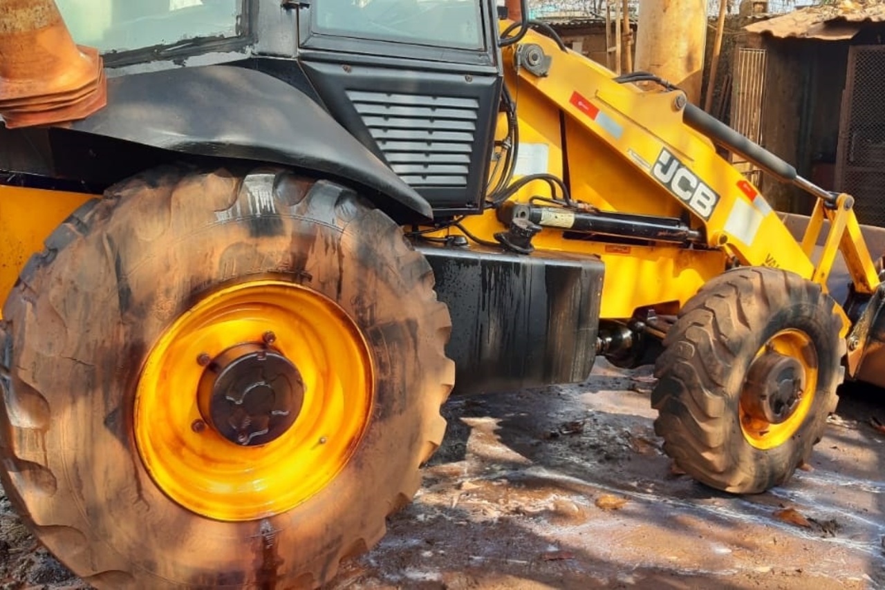 JCB 3C - 12/12 11