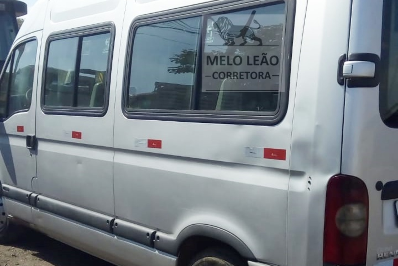 Renault Master Minibus - 10/11 5