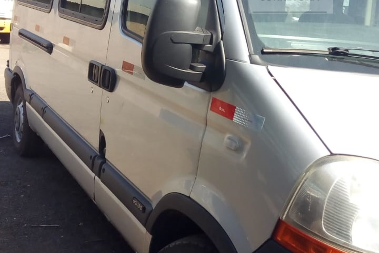 Renault Master Minibus - 10/11 7