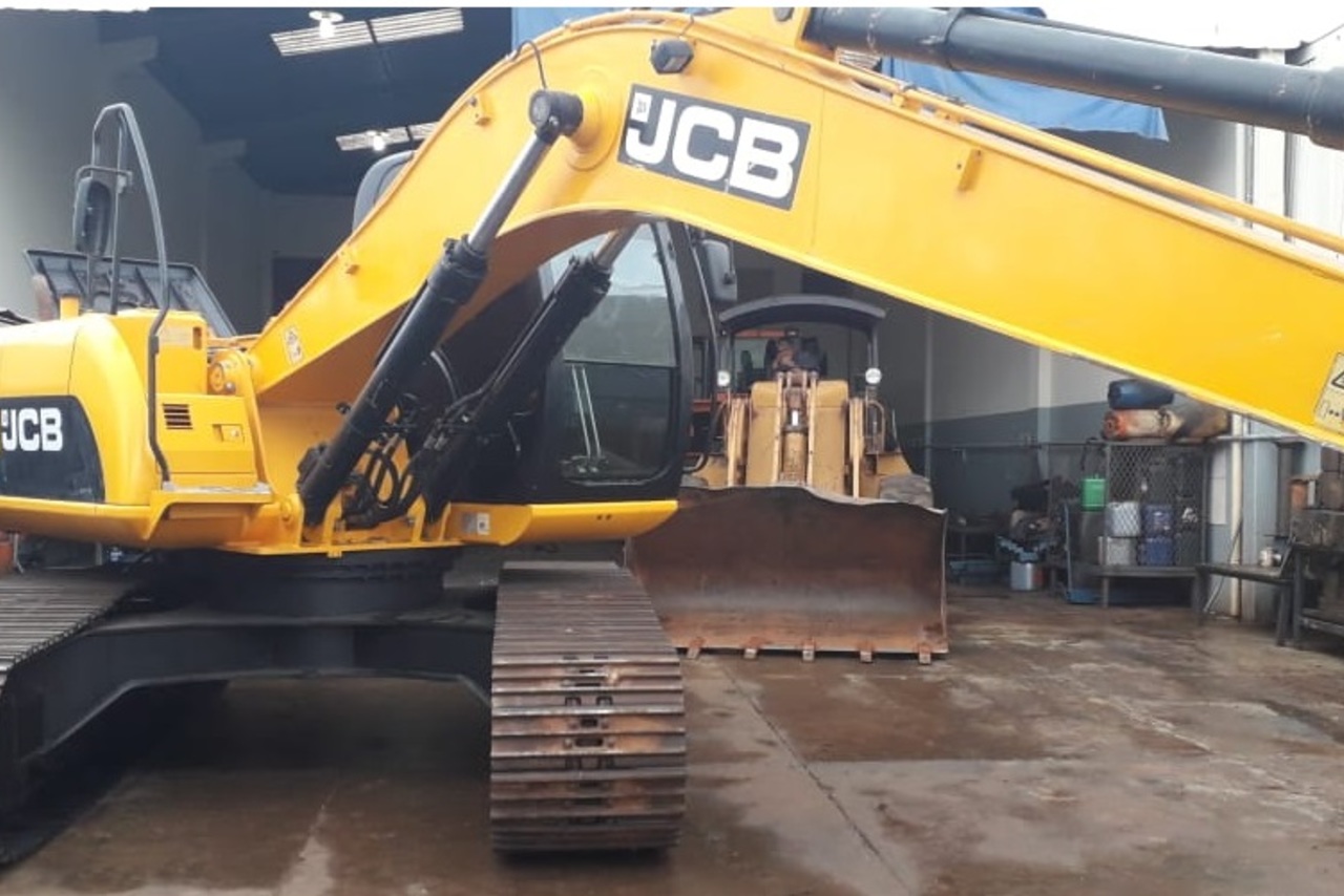JCB JS200 LC - 10/11 3