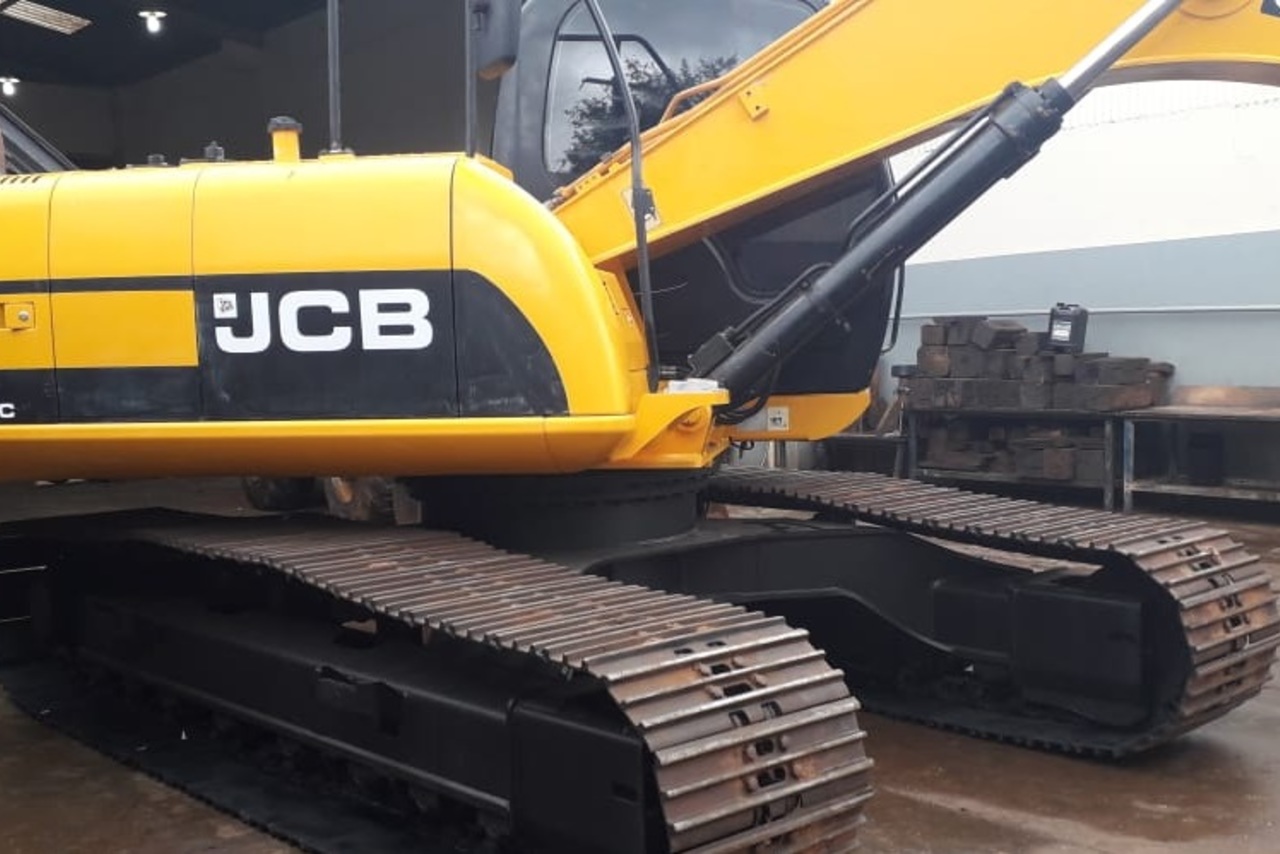 JCB JS200 LC - 10/11 4