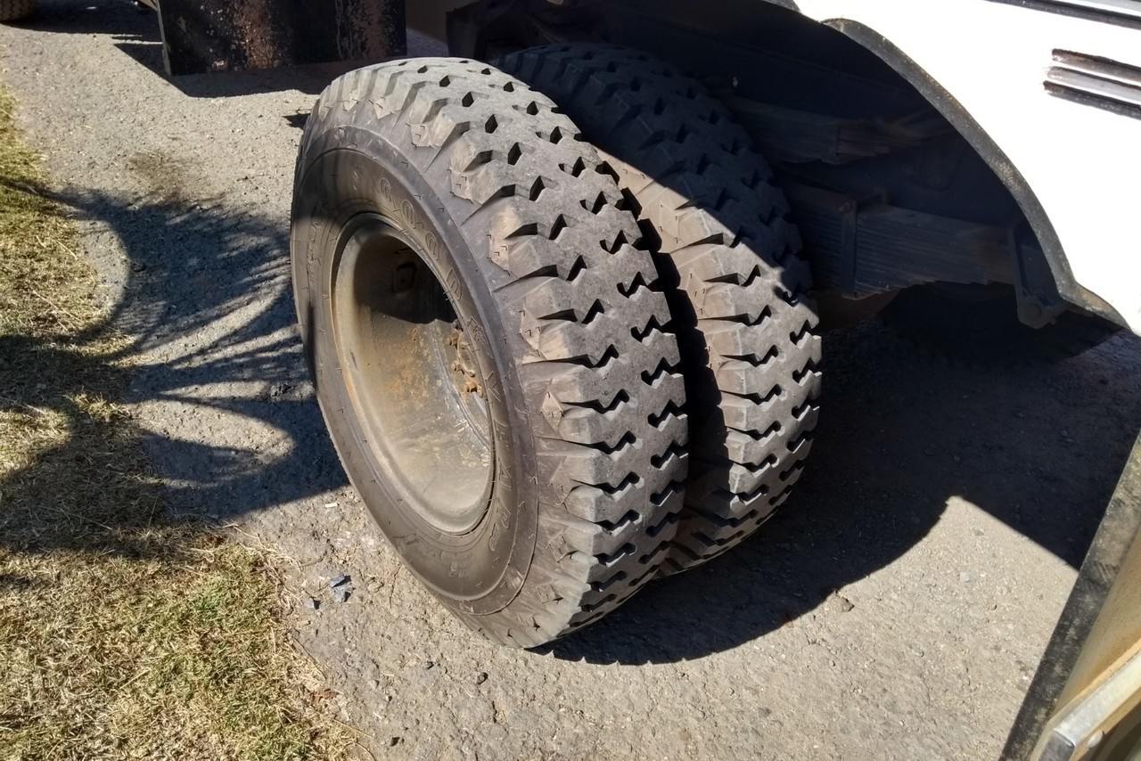 Ford F11000 - 84/85 4