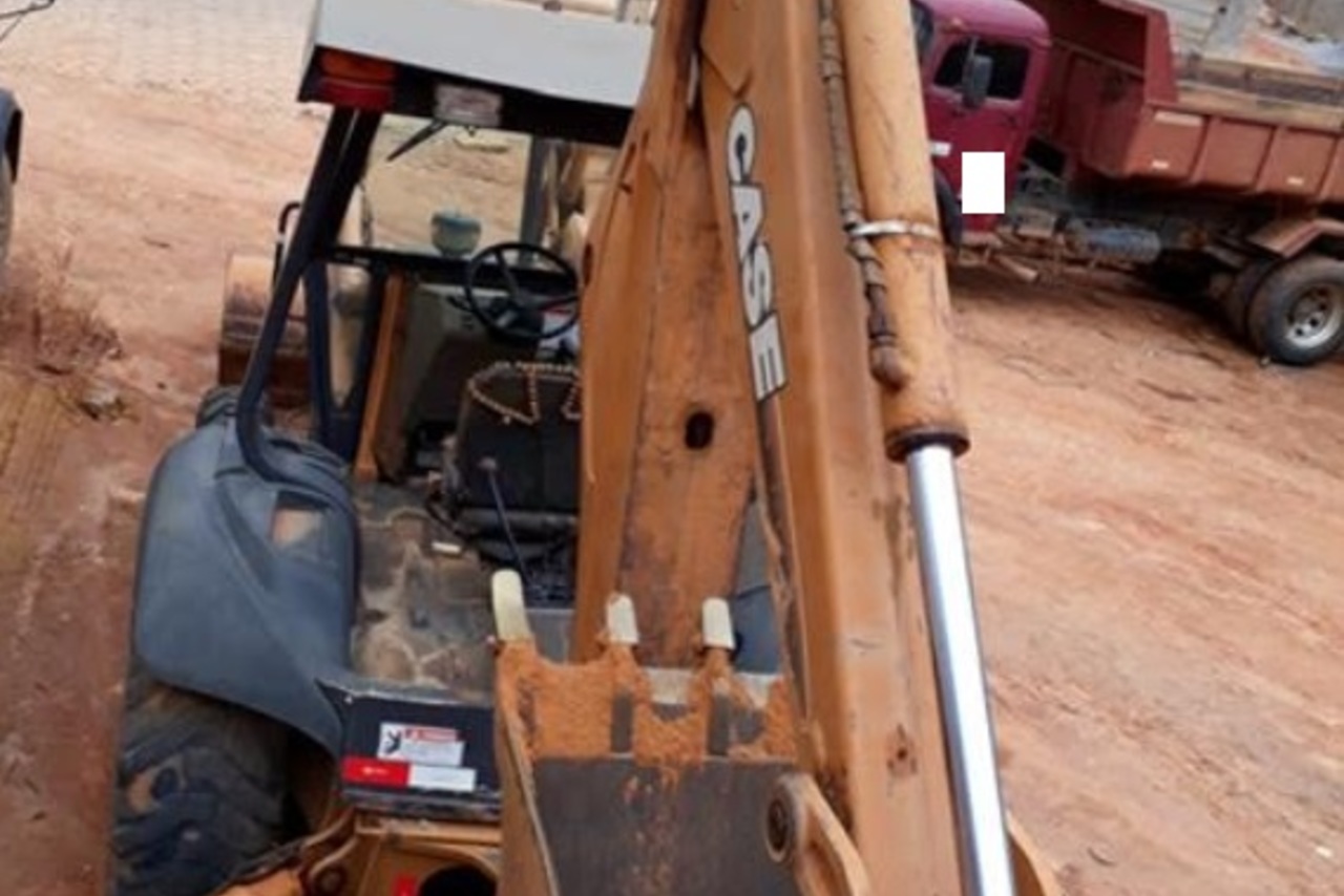 Case 580L - 06/06 3