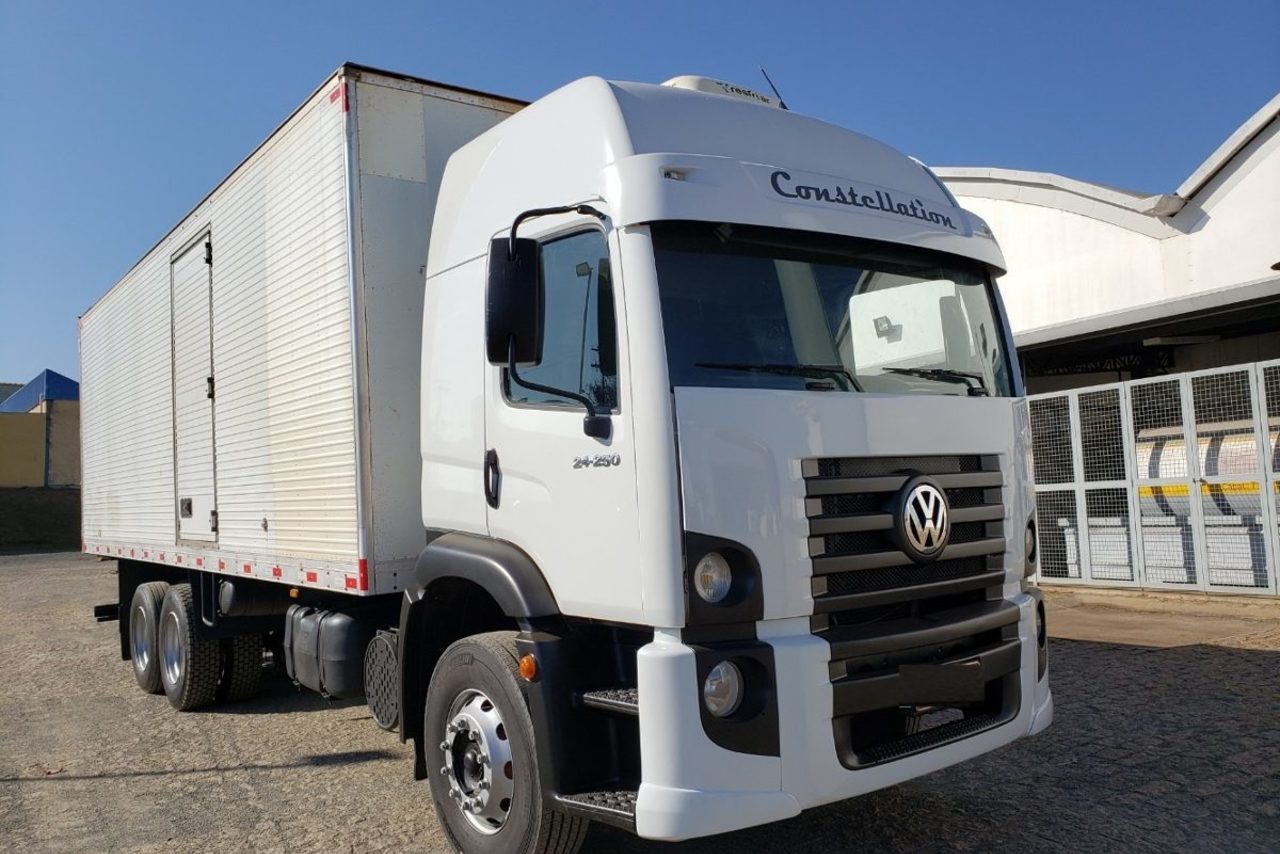 Volkswagen 24-250 E Constellation 3-Eixos - 09/10 2