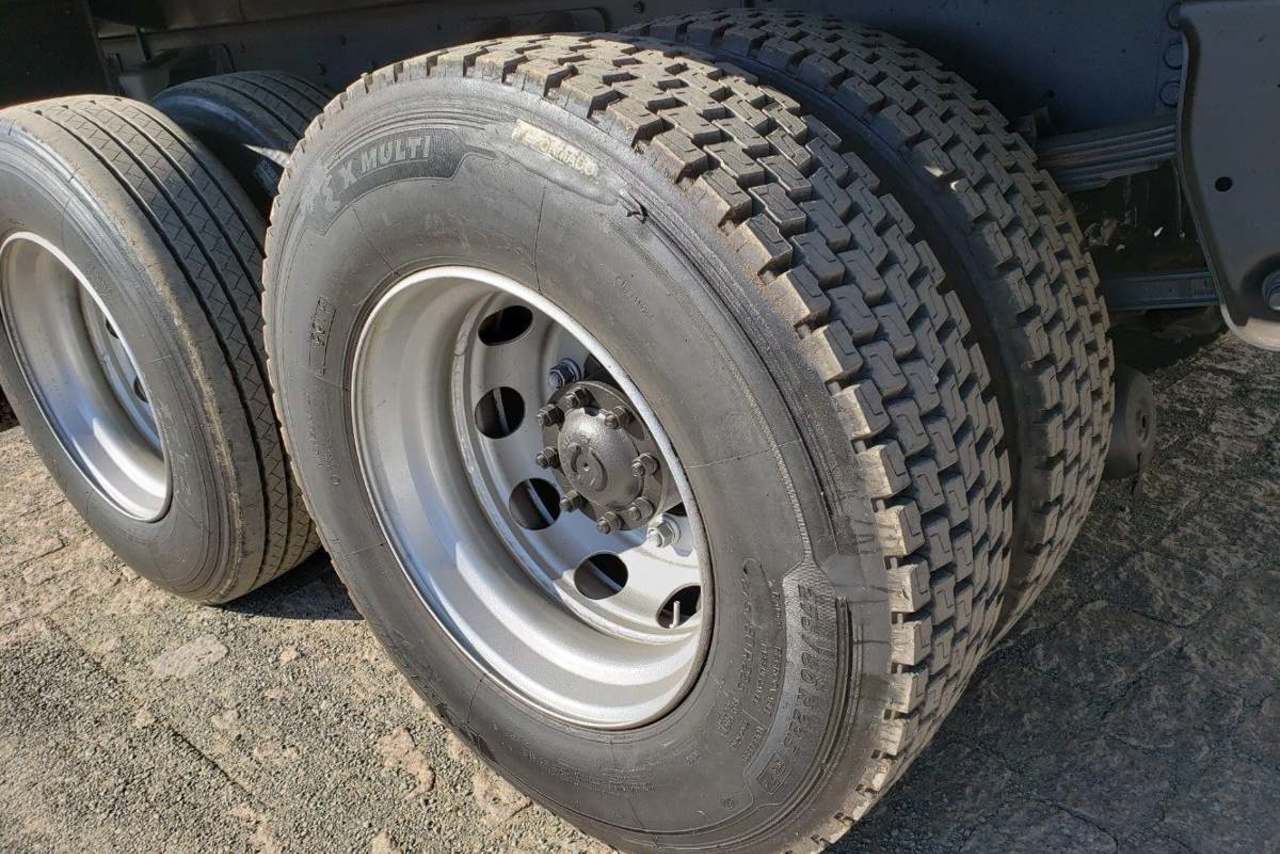 Volkswagen 24-250 E Constellation 3-Eixos - 09/10 8