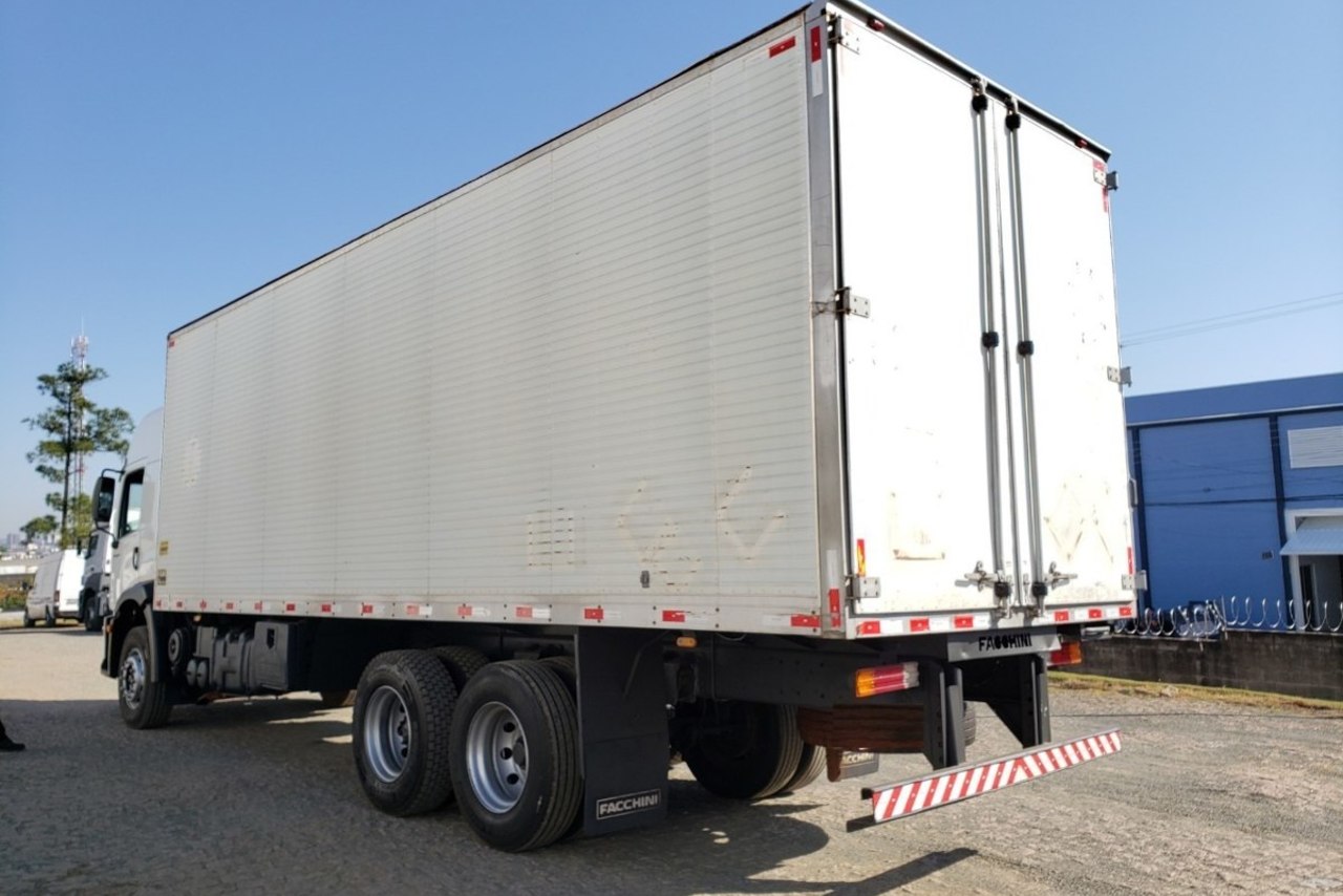 Volkswagen 24-250 E Constellation 3-Eixos - 09/10 10