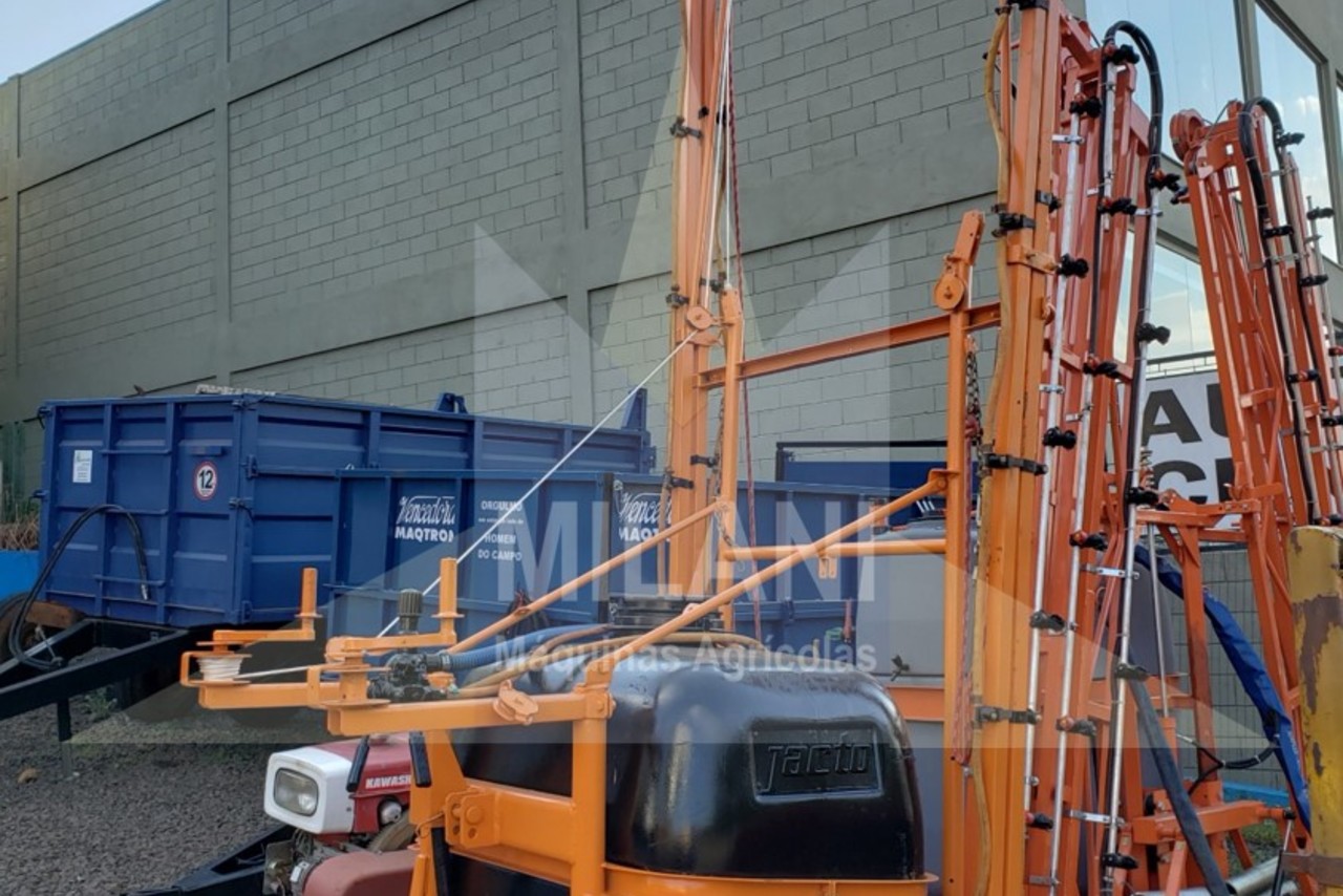 Jacto 600L -  2