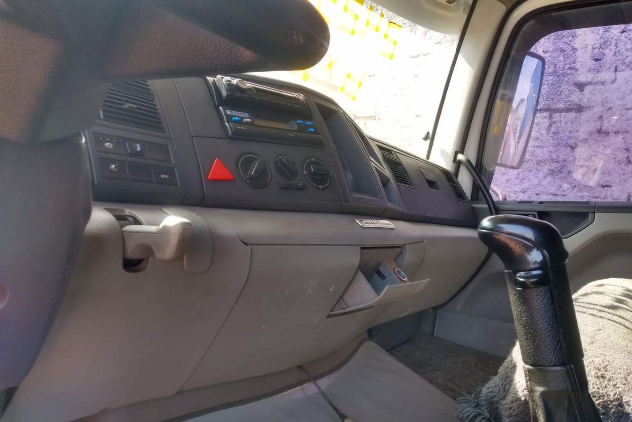 Volkswagen 24-250 E Constellation 3-Eixos - 09/09 11