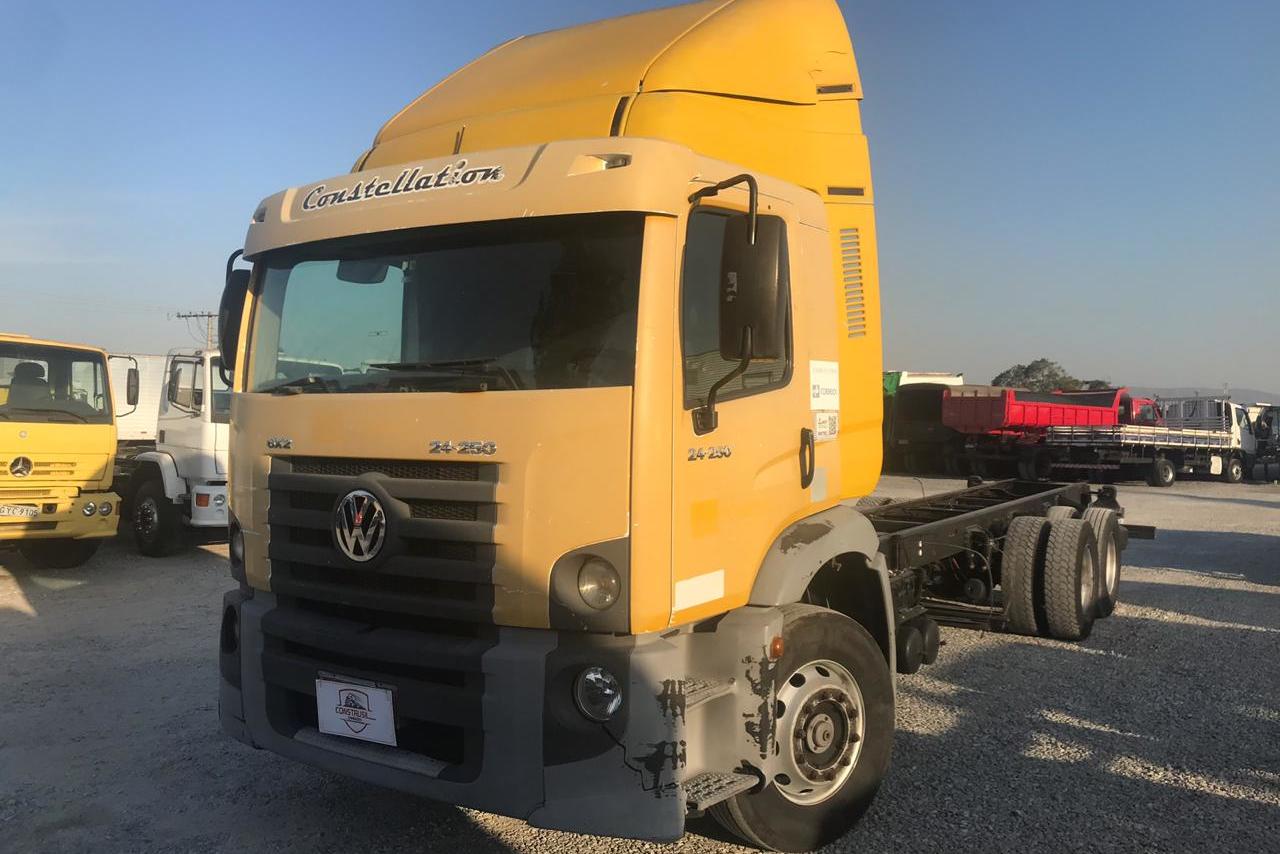 Volkswagen 24-250 E Constellation 3-Eixos - 10/10 3