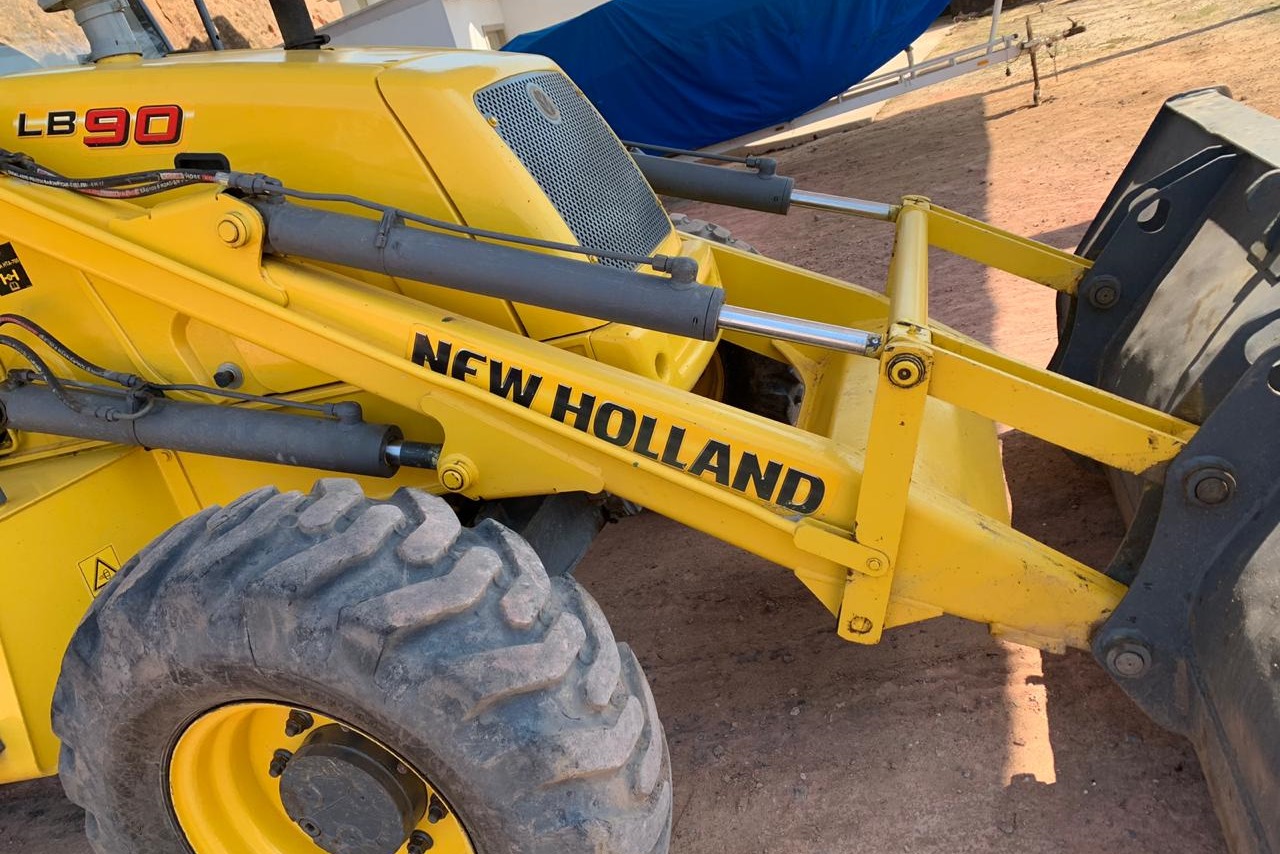 New Holland  LB90 - 11/11 5