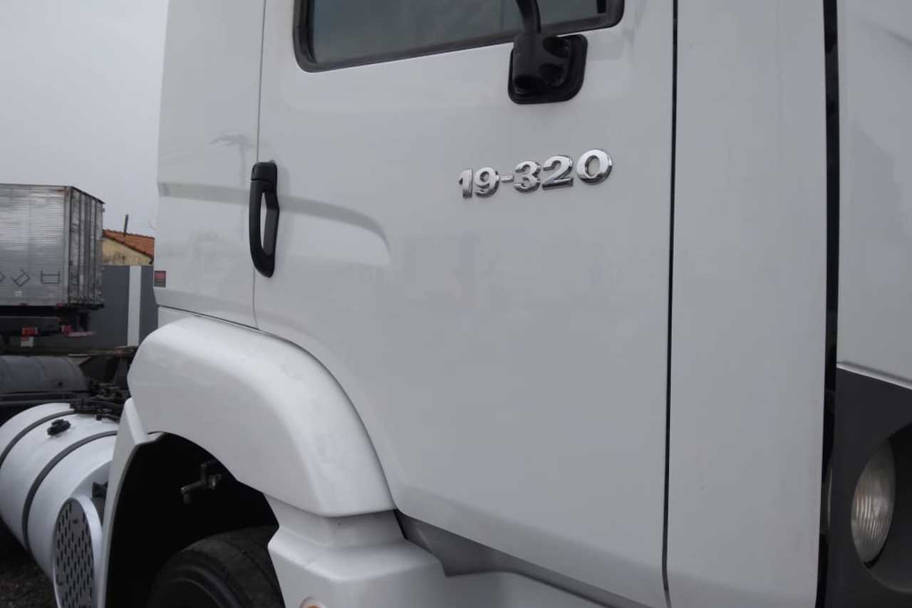 Volkswagen 19-320 Titan - 08/08 9