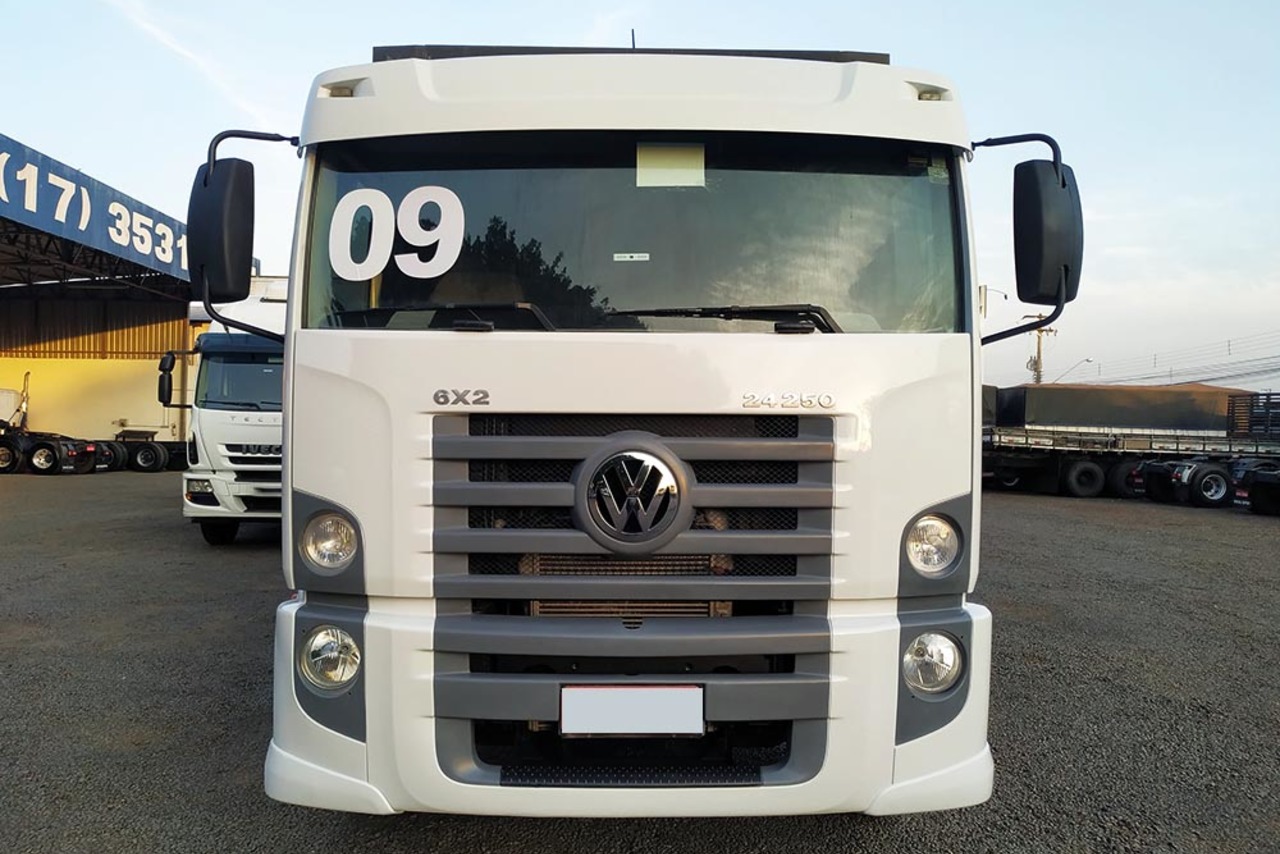 Volkswagen 24-250 E Constellation 3-Eixos - 08/09 2