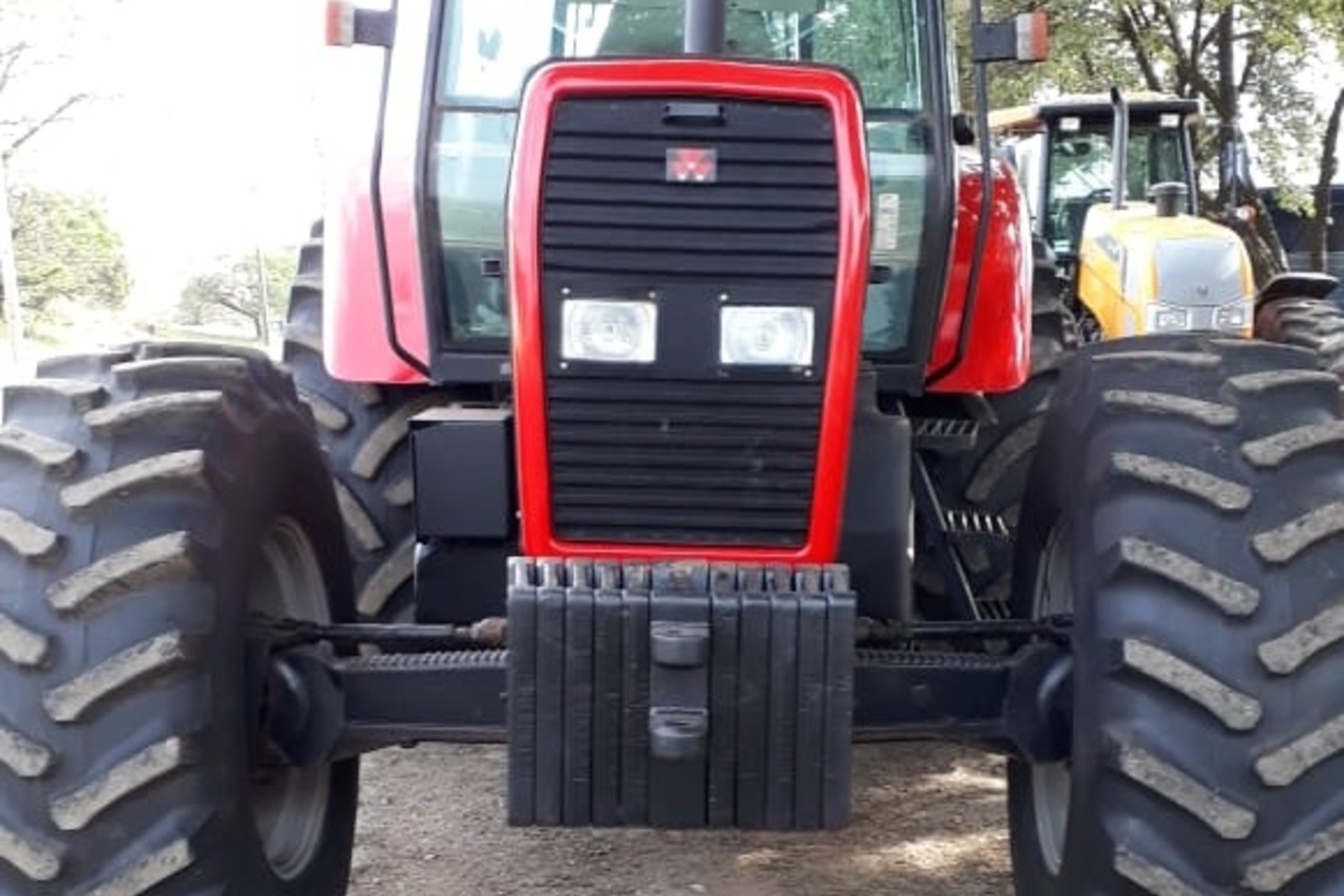 Massey Ferguson 660 - 04 11
