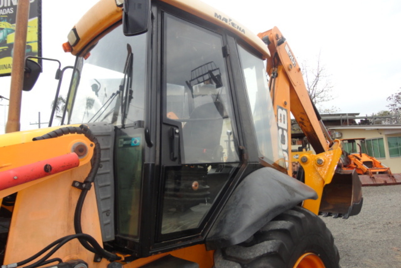 JCB 3C - 12/12 11
