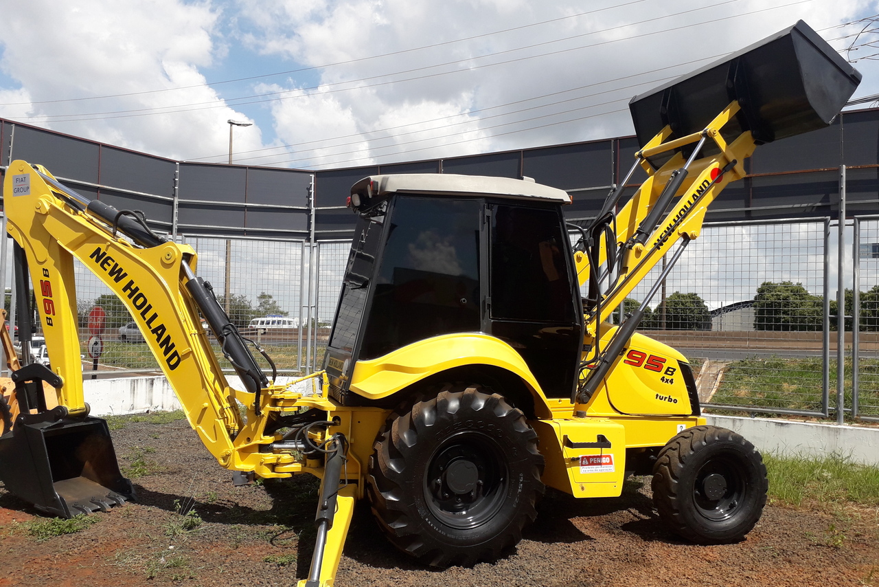 New Holland B95B - 14/14 4