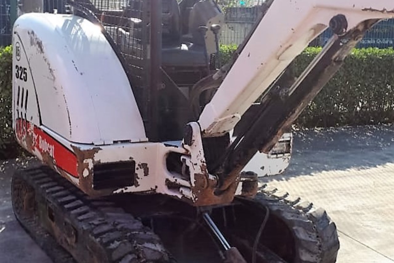 Bobcat 325 - 09/09 2