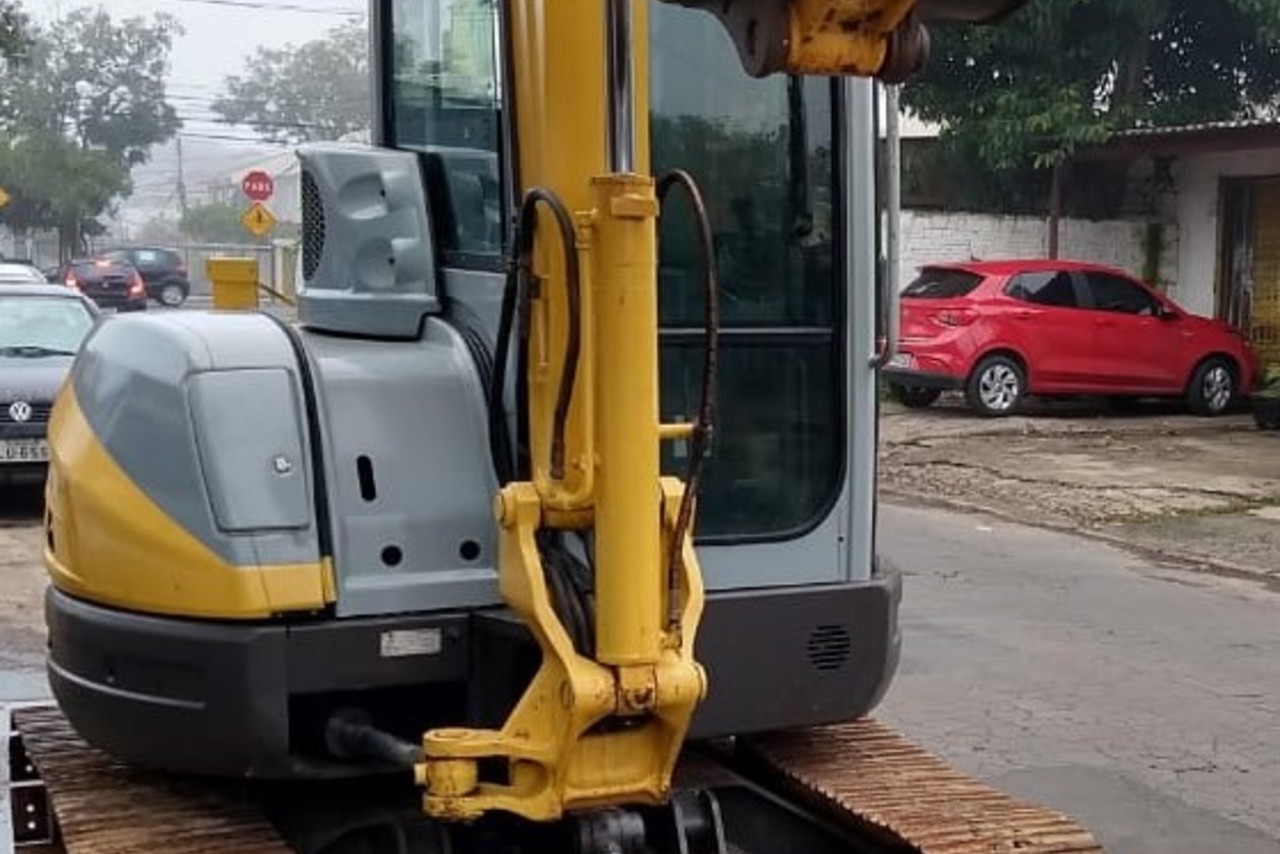 New Holland E50B - 12/12 2