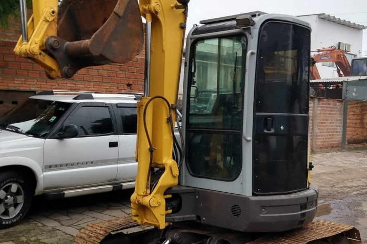 New Holland E50B - 12/12 4