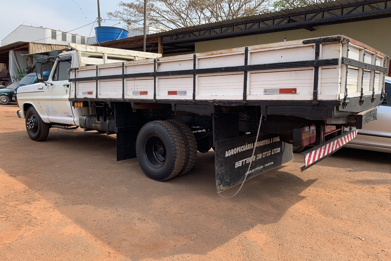 Ford F4000 - 83/83 3