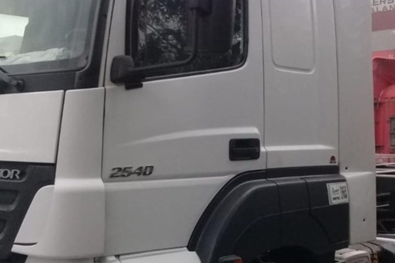 Mercedes Benz Axor 2540 - 07/08 3