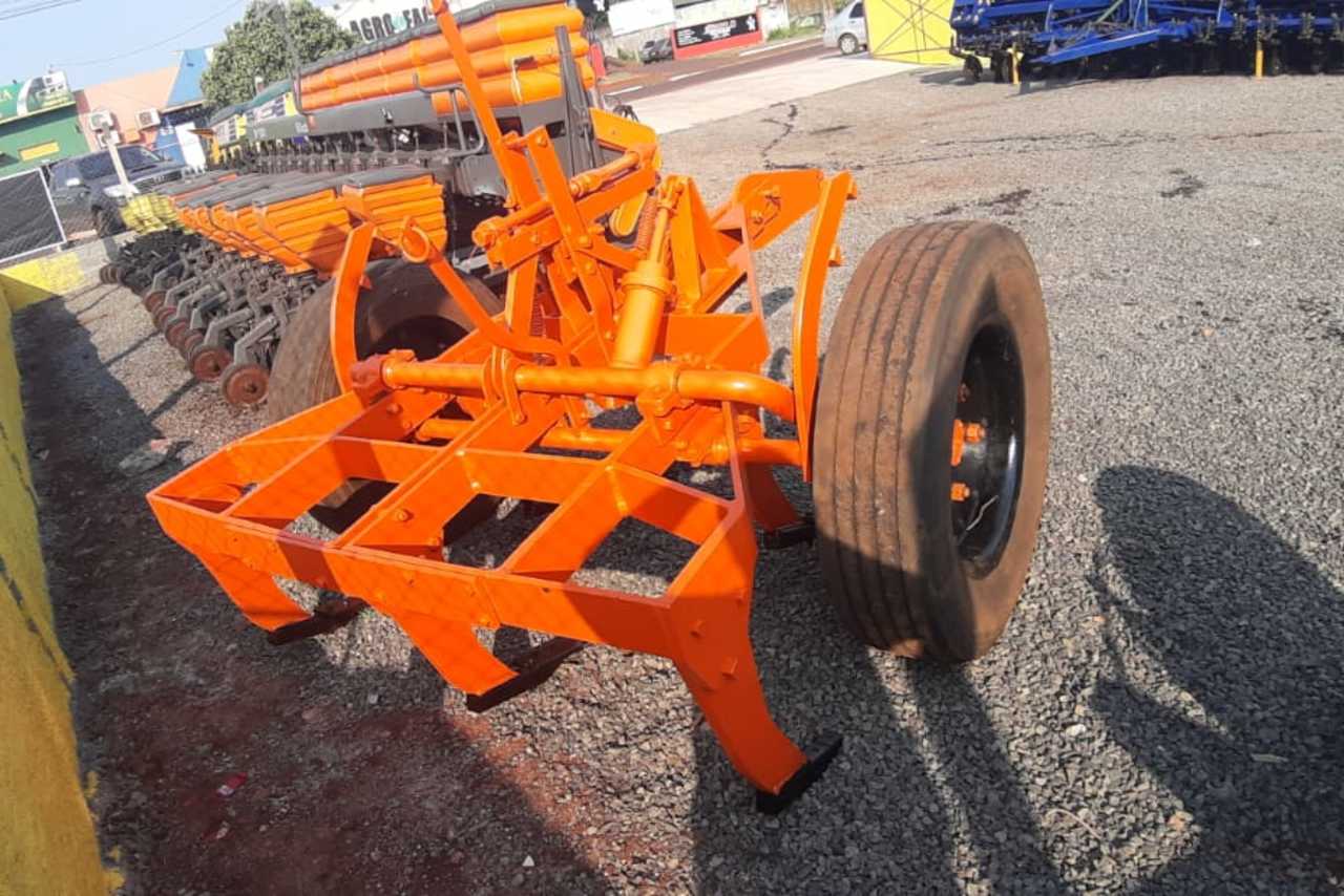 Multimarcas Com Rodas e Pneus 900x20, 05 Pes -  2
