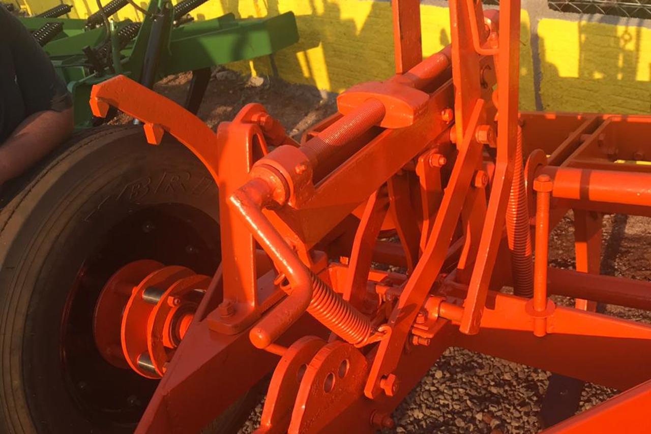 Multimarcas Com Rodas e Pneus 900x20, 05 Pes -  4