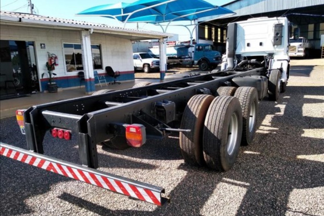 Volkswagen 24-250 E Constellation 3-Eixos - 07/08 4