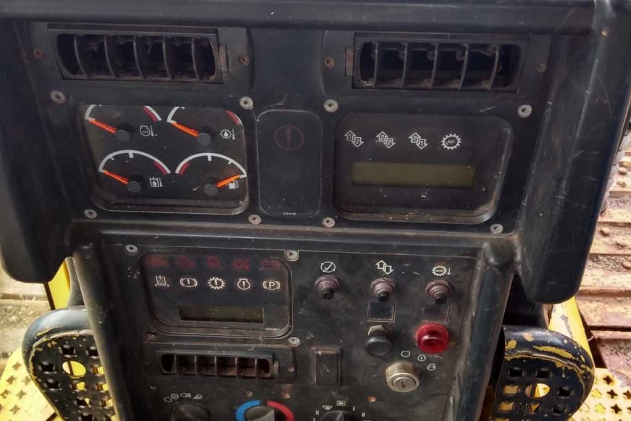 Caterpillar D6NXL - 06/06 9