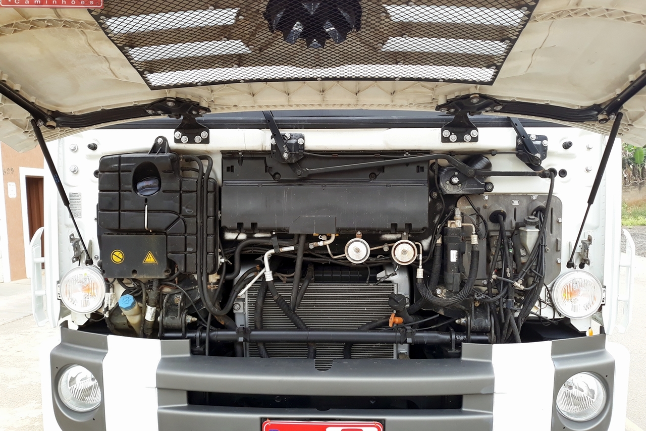 Volkswagen 24-250 E Constellation 3-Eixos - 07/07 4