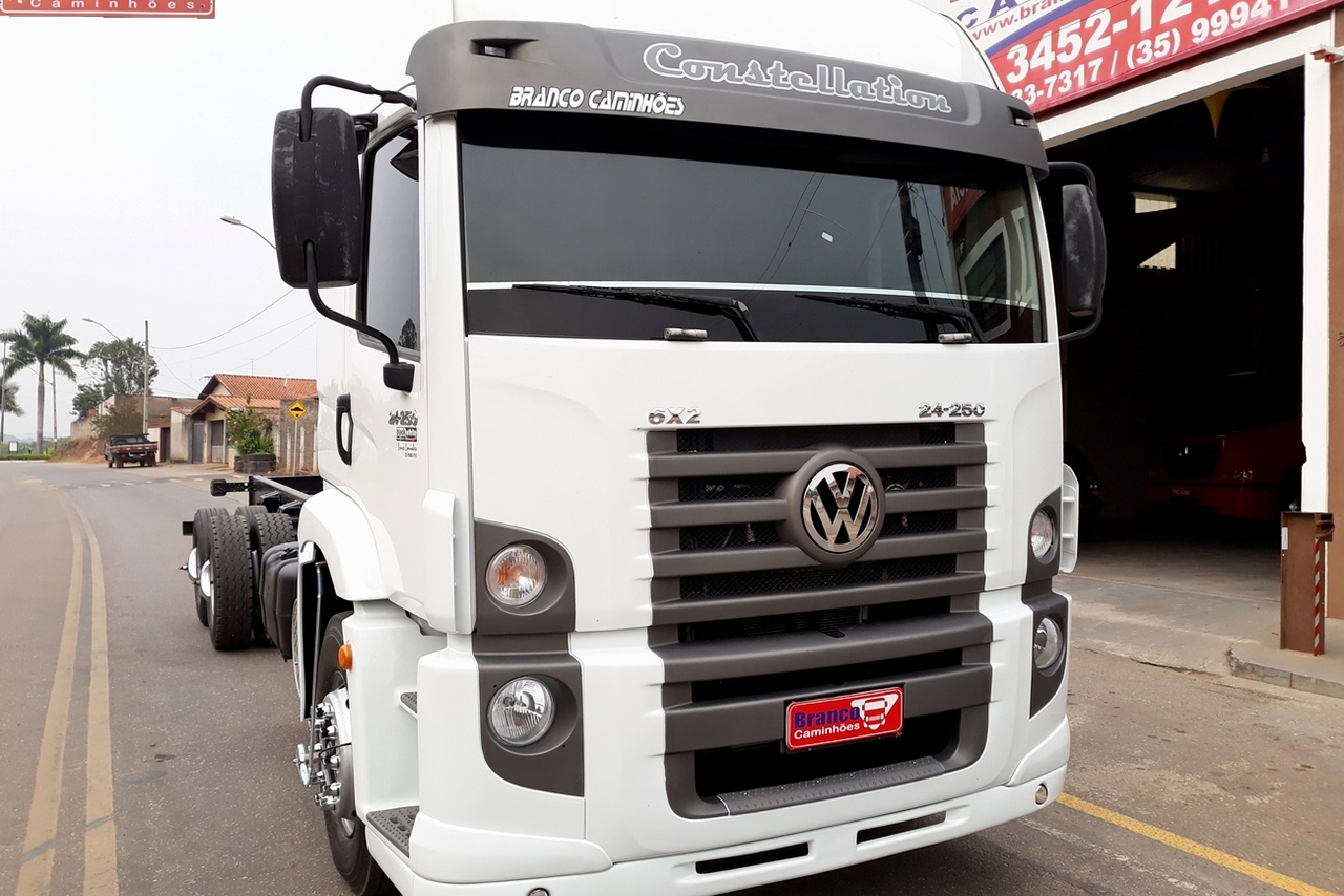 Volkswagen 24-250 E Constellation 3-Eixos - 07/07 1
