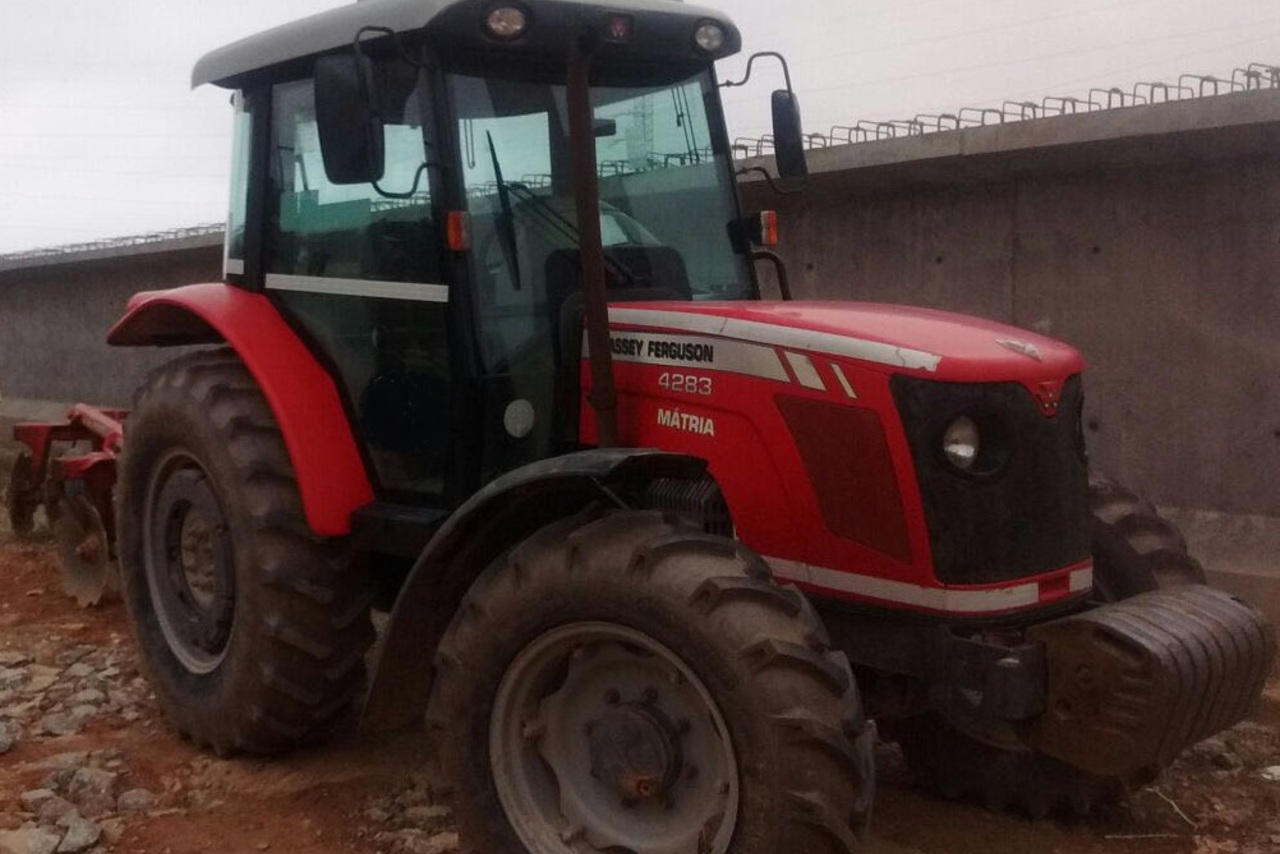 Massey Ferguson 4283 - 12/12 2