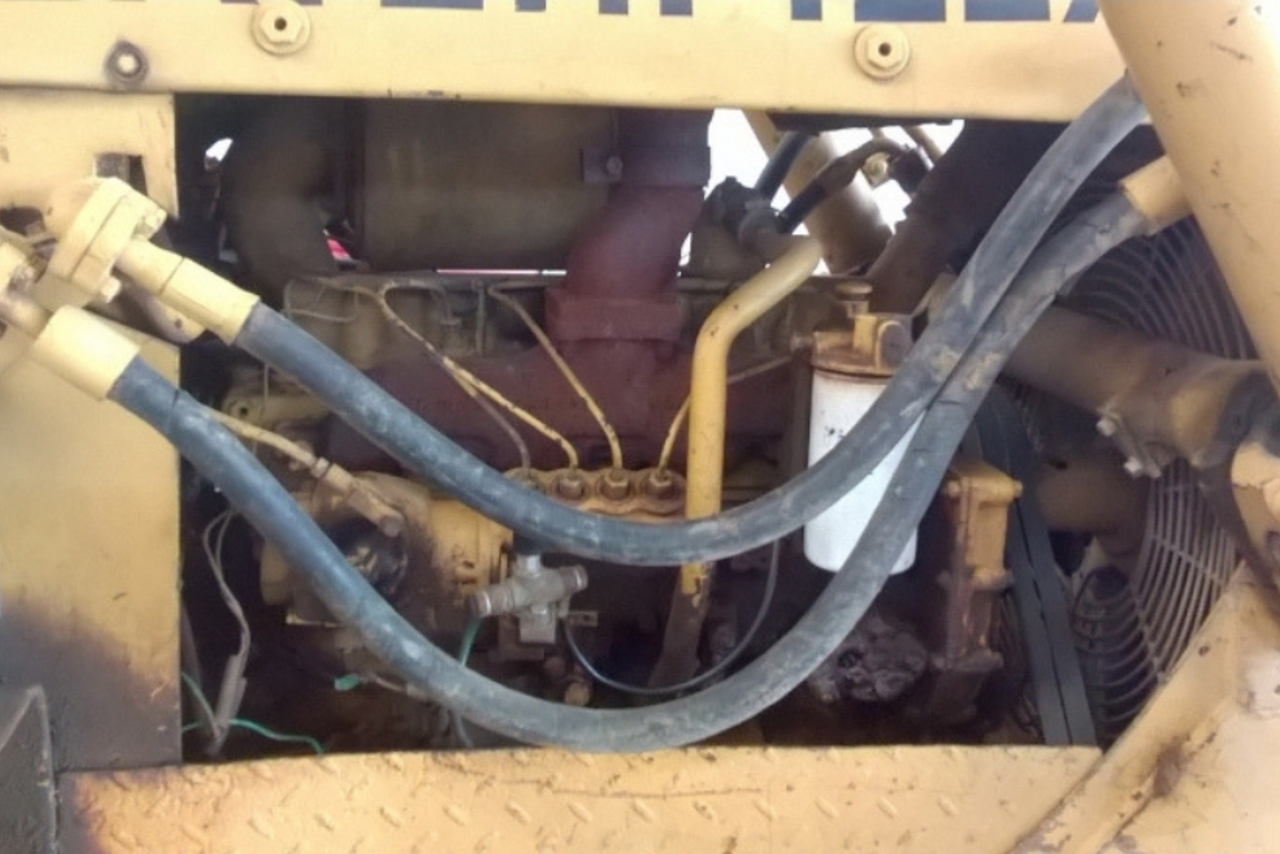Caterpillar D4E - 80 4