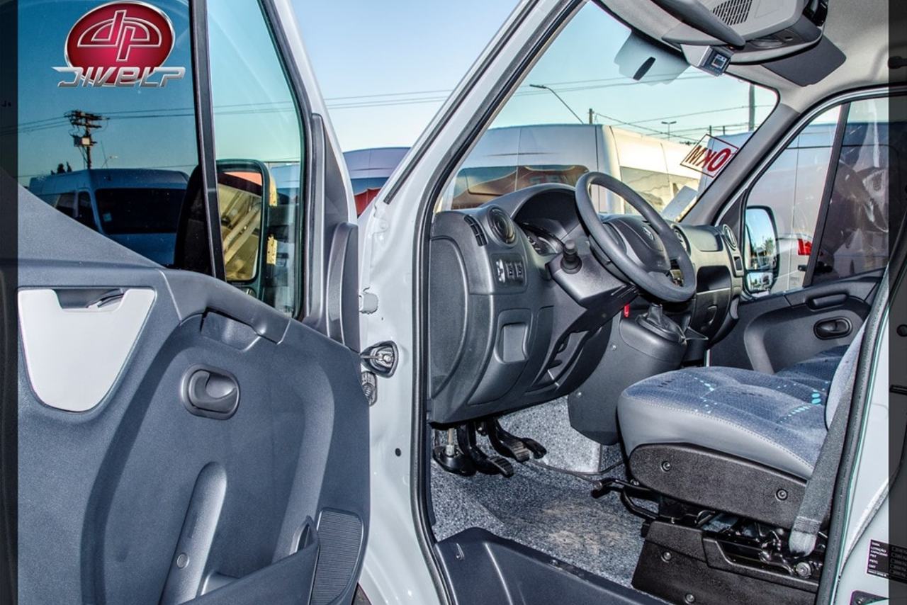 Renault Master Minibus - 18/19 4