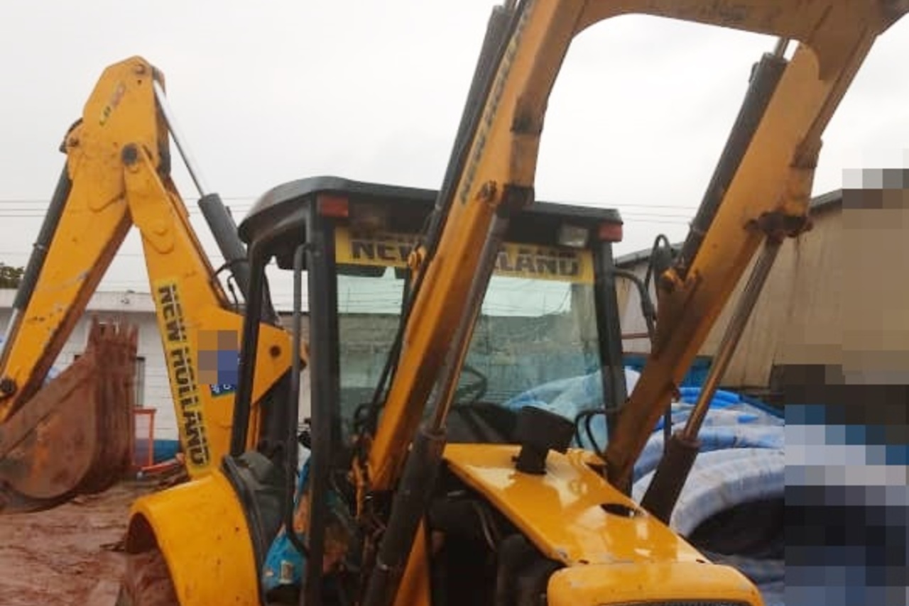 New Holland  LB90 - 08/08 3
