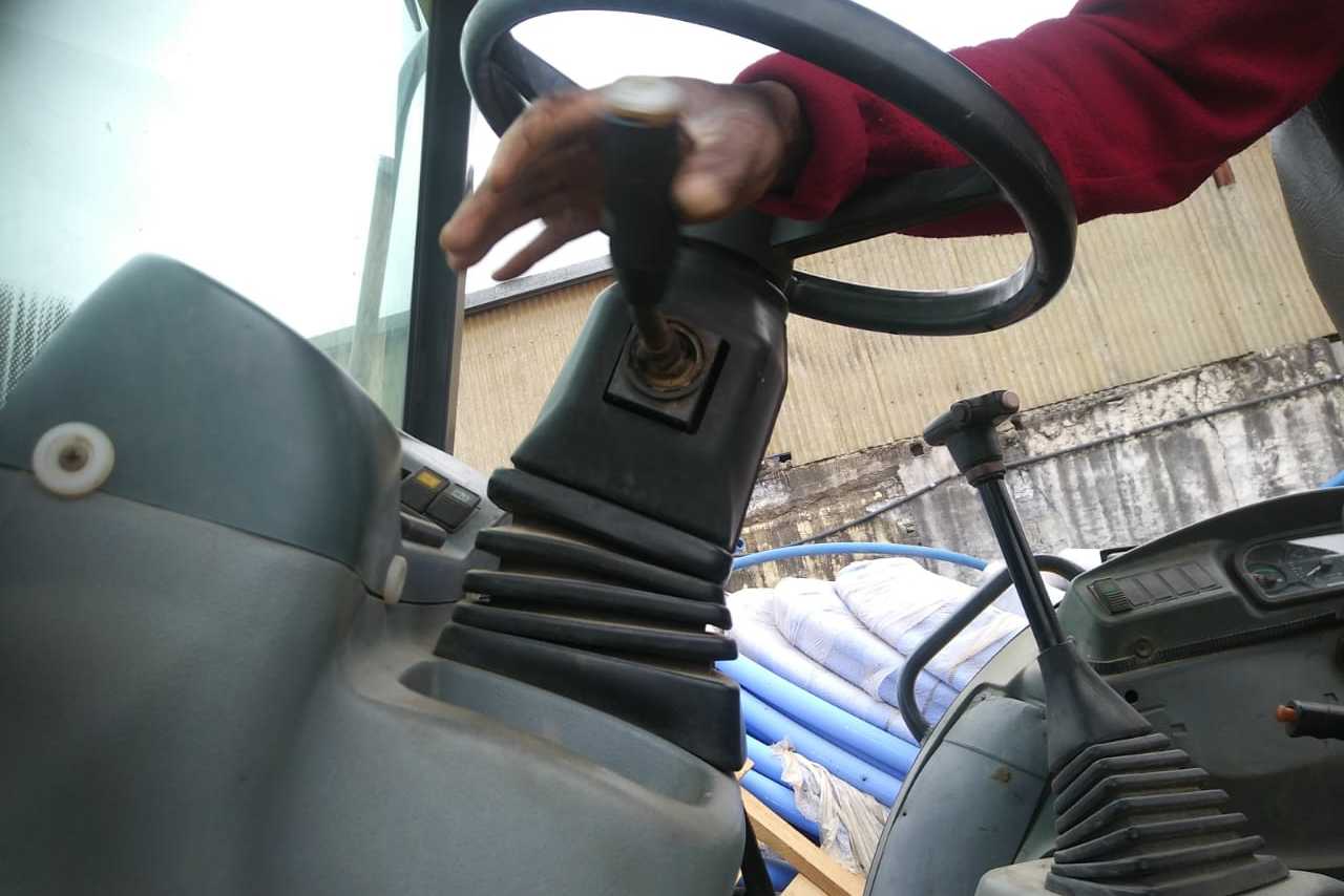 New Holland  LB90 - 08/08 4