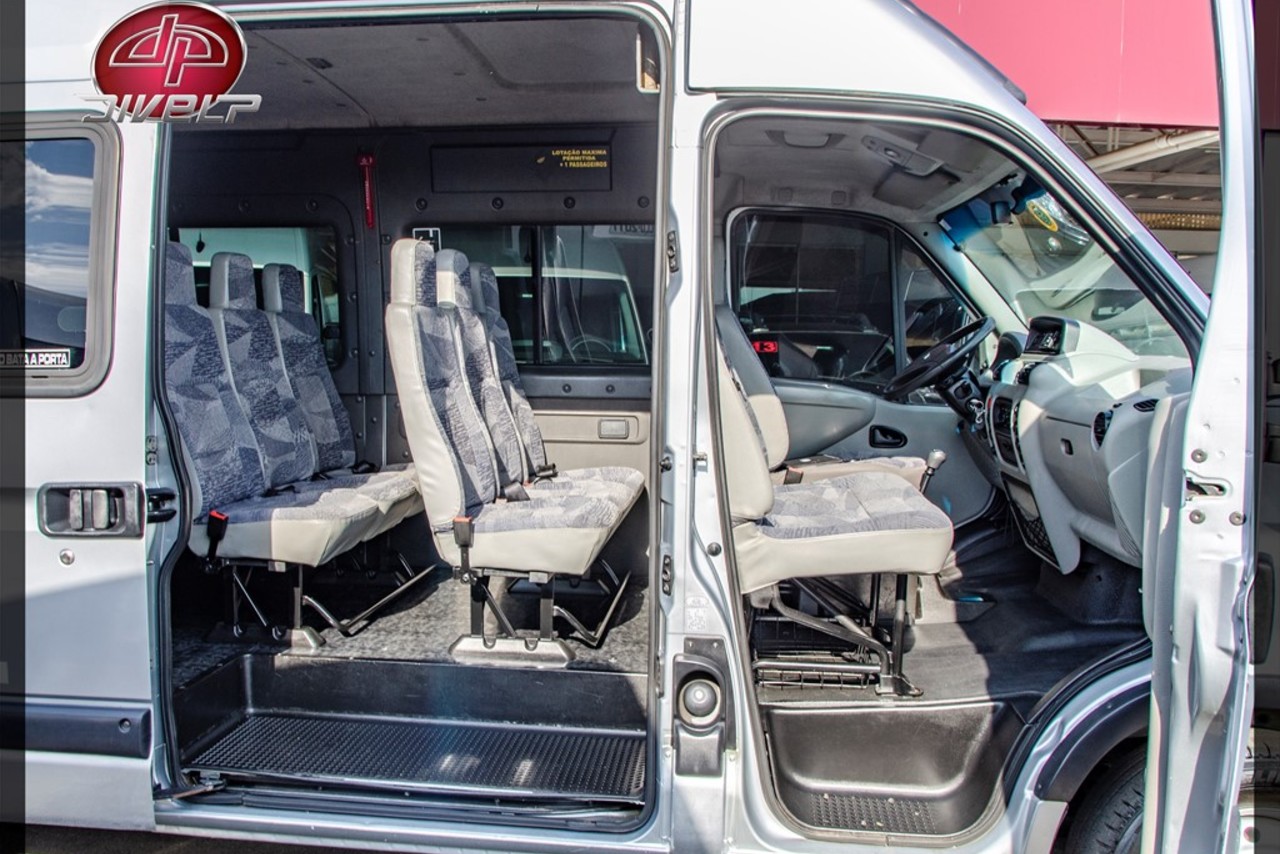 Renault Master Minibus - 07/08 6