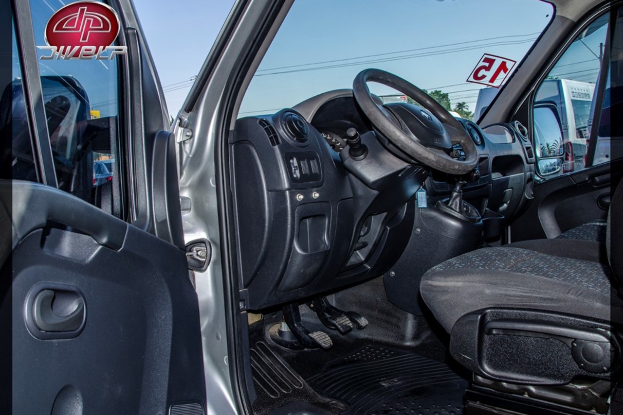 Renault Master Minibus - 14/15 2