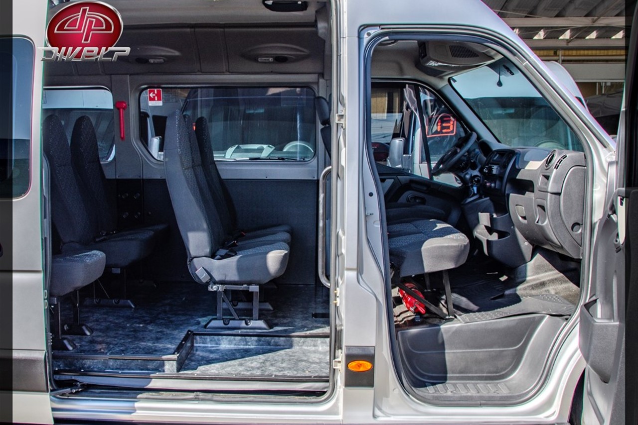 Renault Master Minibus - 14/15 6