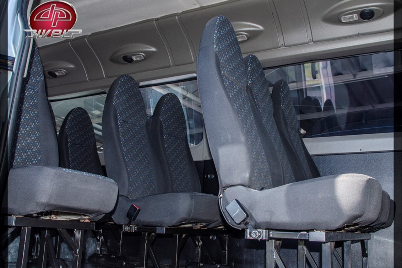 Renault Master Minibus - 14/15 8
