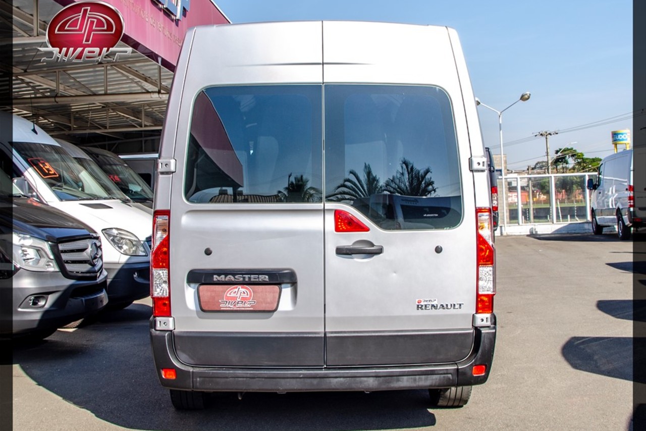 Renault Master Minibus - 14/15 9
